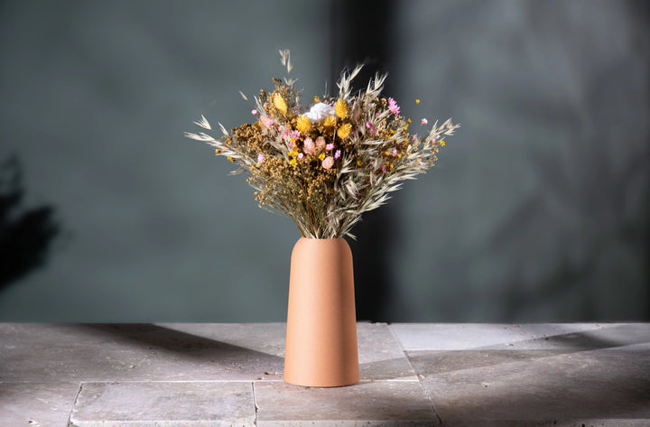 Vase en bois minimaliste pour fleurs séchées