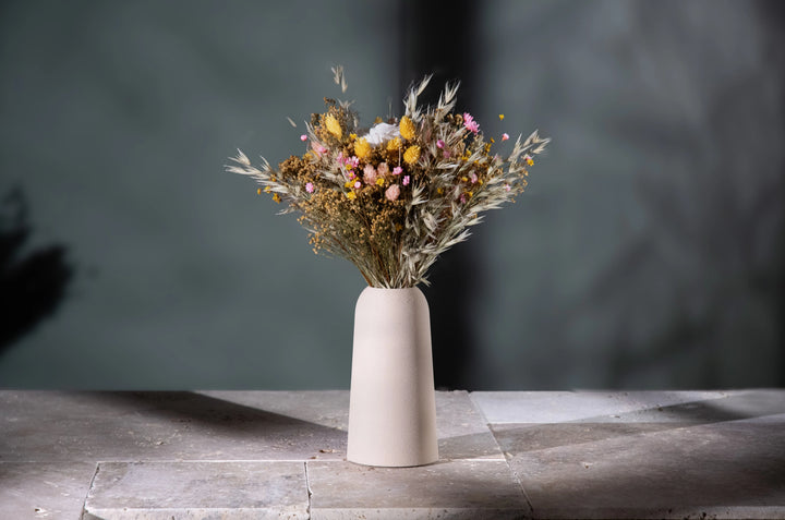 Vase en bois minimaliste pour fleurs séchées